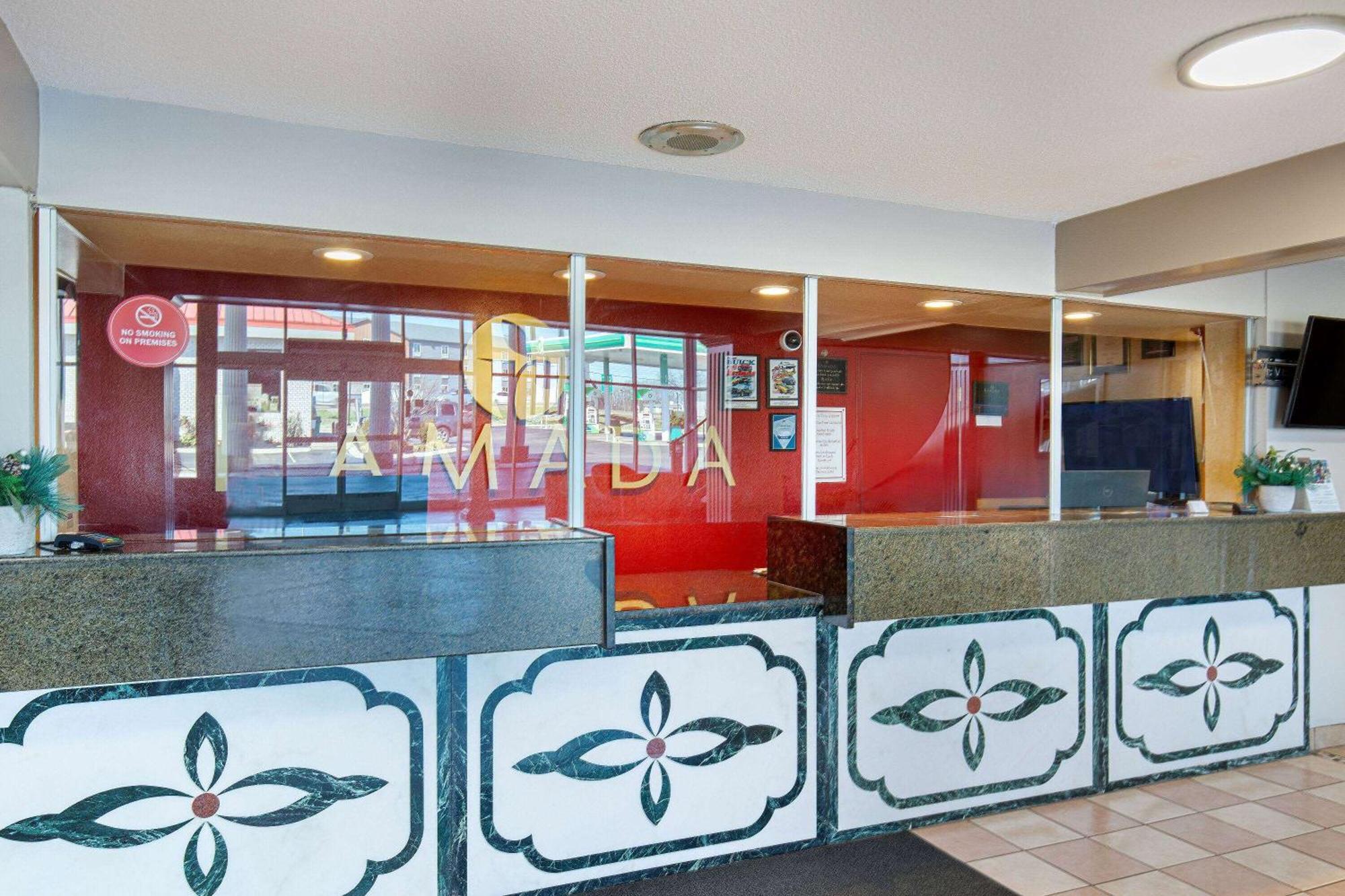 Ramada By Wyndham Боулинг Грийн Екстериор снимка
