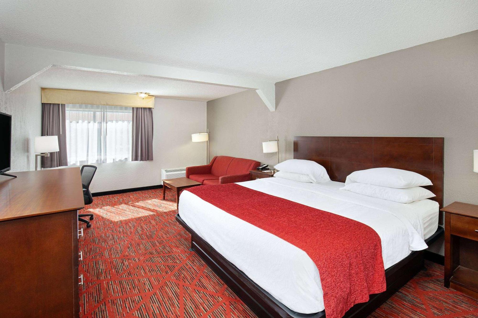 Ramada By Wyndham Боулинг Грийн Екстериор снимка